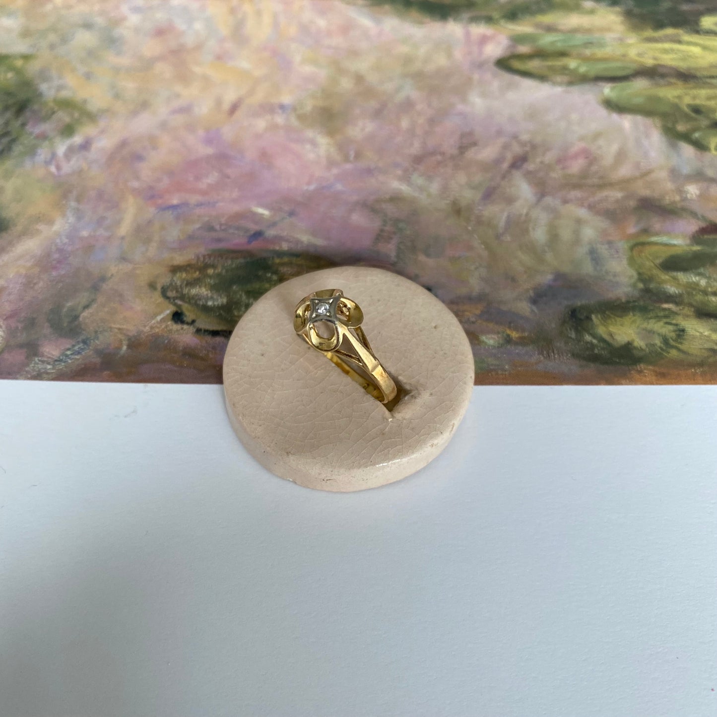 14 carat gold clover ring with diamond in the center