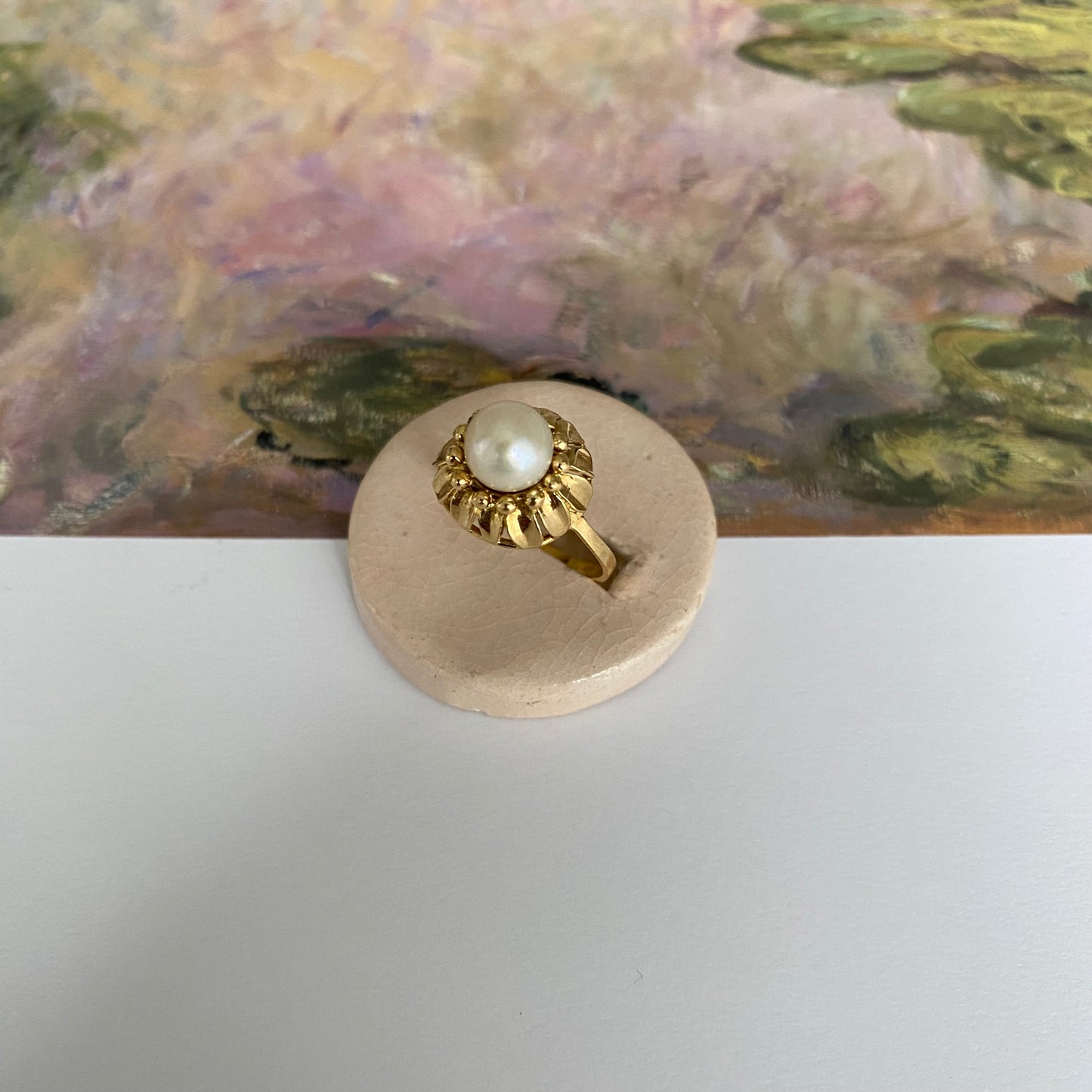 18 carat gold decorative art deco pearl ring