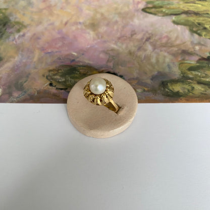 18 carat gold decorative art deco pearl ring