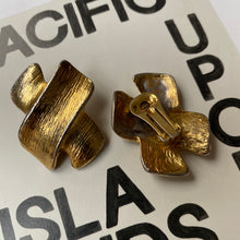 Load image into Gallery viewer, *NEW* Vintage metal gold tone clean cross clip on earrings
