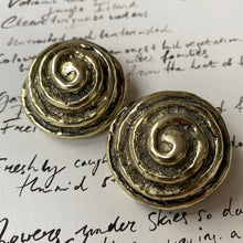 Load image into Gallery viewer, Vintage silver tone swirl shell dome clip on earrings
