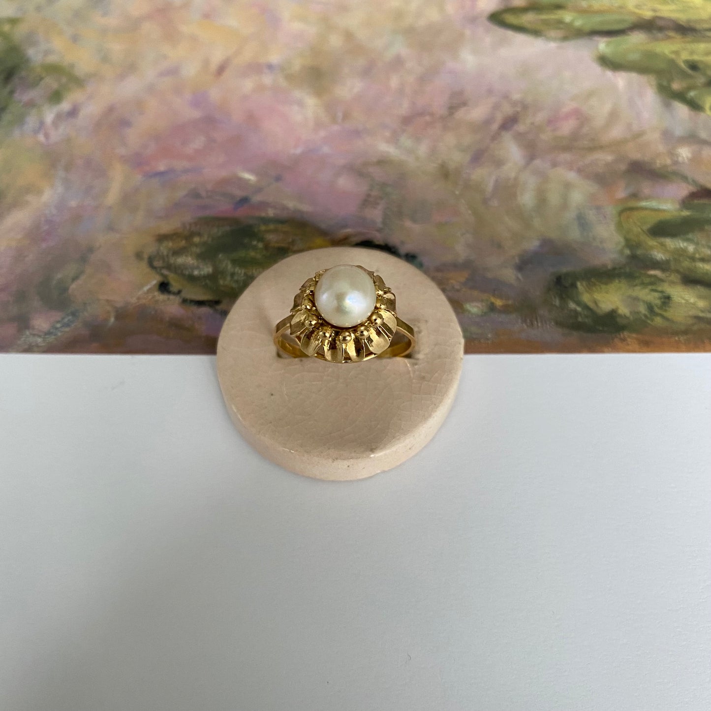 18 carat gold decorative art deco pearl ring