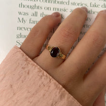 Load image into Gallery viewer, *NEW* 14 carat gold single oval garnet ring
