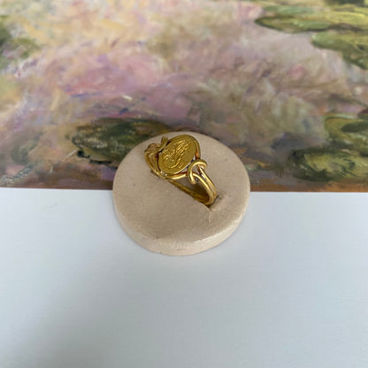 18 carat gold decorative engraved signet ring