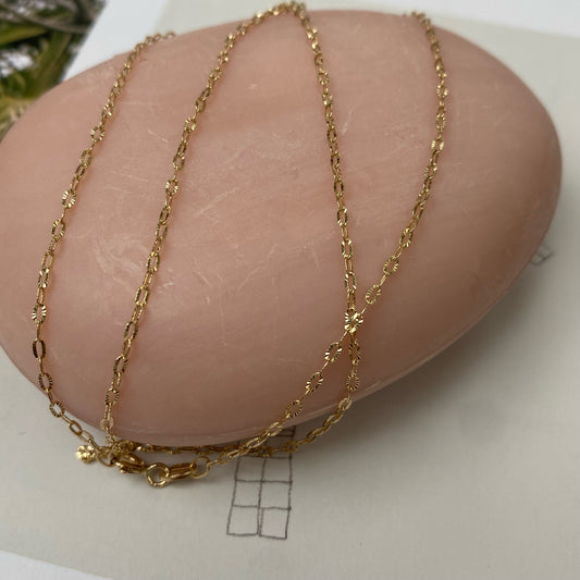 18 carat gold hammered necklace