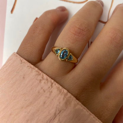 18 carat gold modern trilogy spinel ring