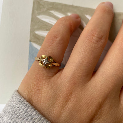 14 carat gold clover ring with diamond in the center
