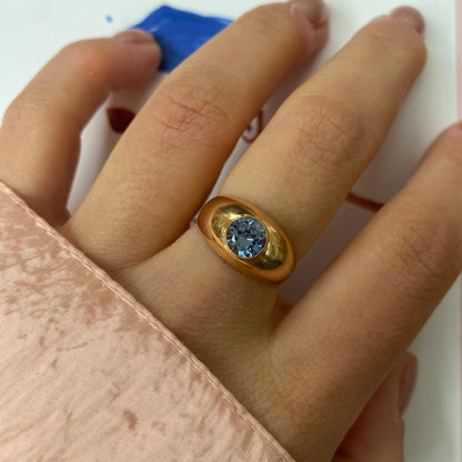 18 carat gold dome ring with apatite