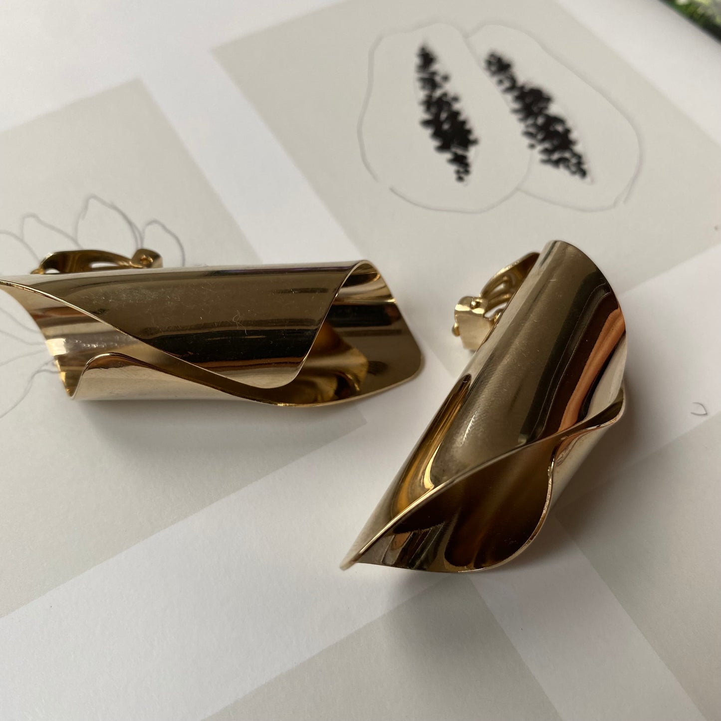 Vintage gold tone modern twist tube clip on earrings