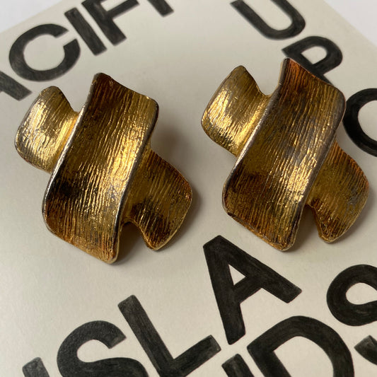 Vintage metal gold tone clean cross clip on earrings