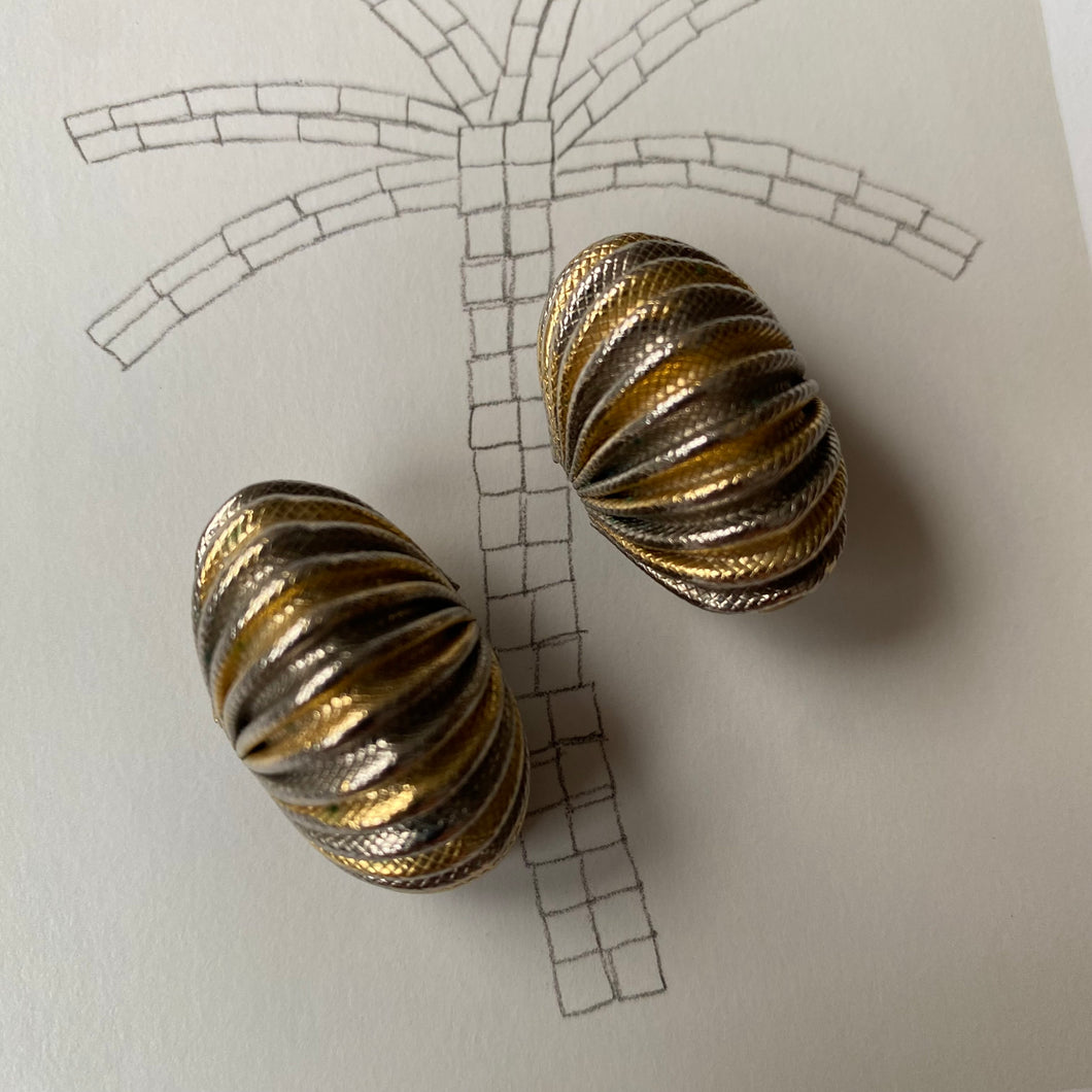 *NEW* Vintage gold and silver tone small ribble dome earrings