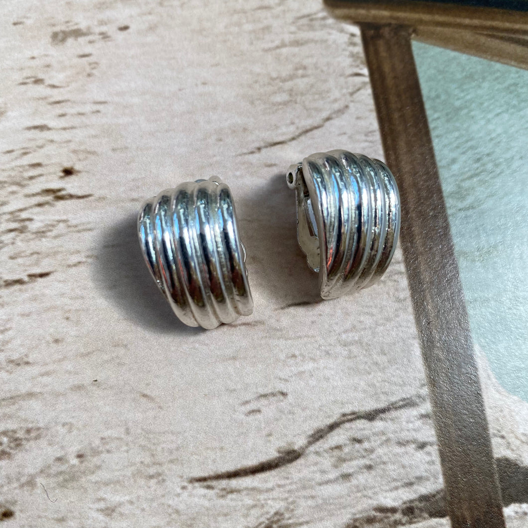 Vintage silver tone striped rounded clip on earrings