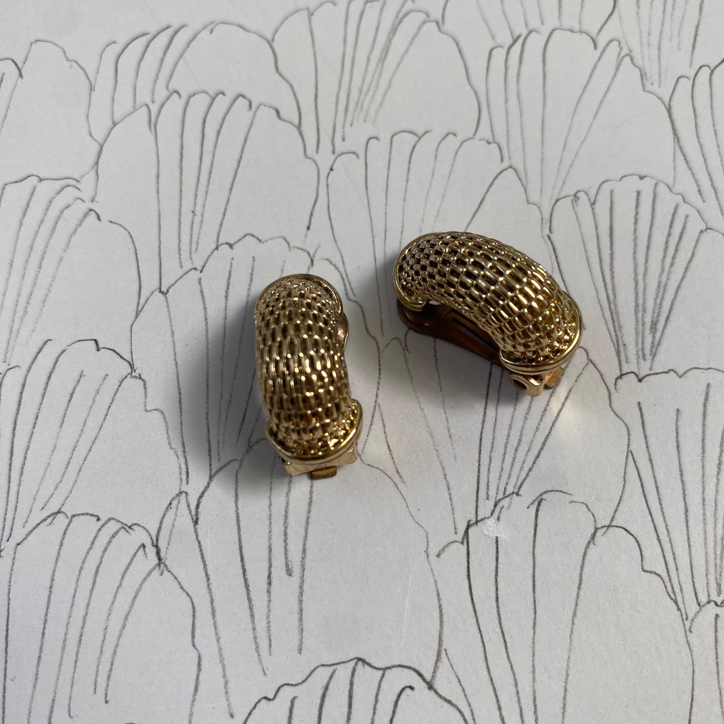 Vintage gold tone refined chain hoops clip on earrings
