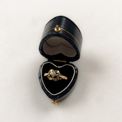 14 carat gold clover ring with diamond in the center