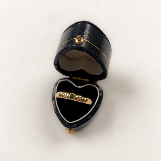 18 carat gold gypsy ring with emerald and diamond