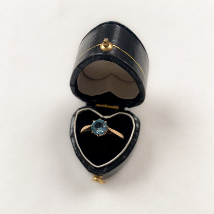 9 carat single topaz ring