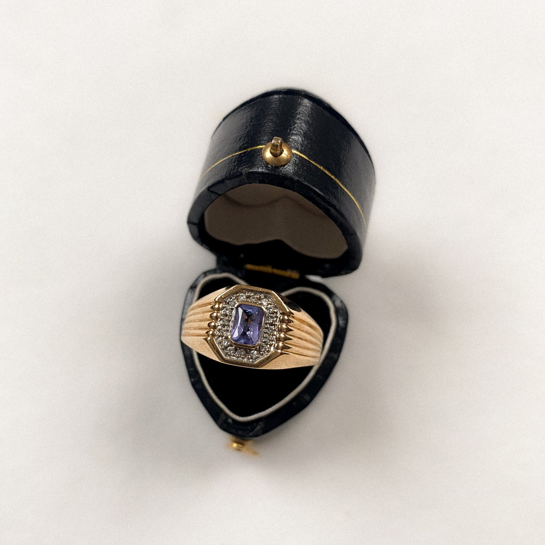 14 carat gold emerald cut purple plaquette and diamond ring