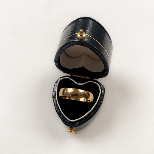9 carat band ring