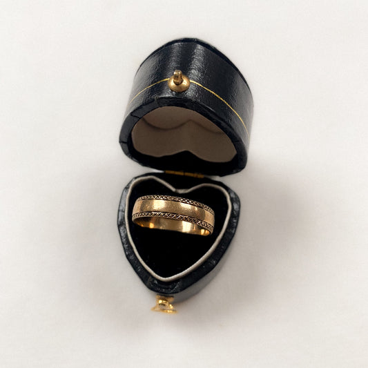 9 carat decorative band ring