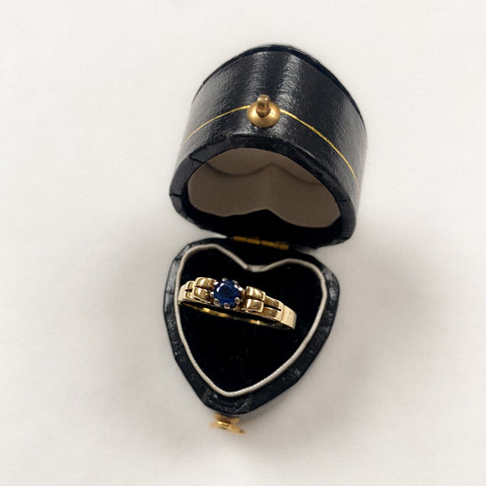 14 carat gold single sapphire with curled edges