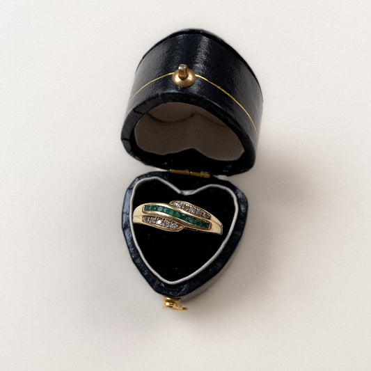 14 carat gold wave diamond and emerald ring