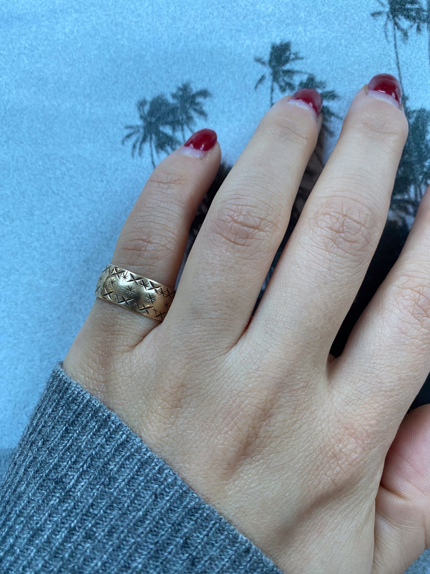9 carat bold star engraved band ring