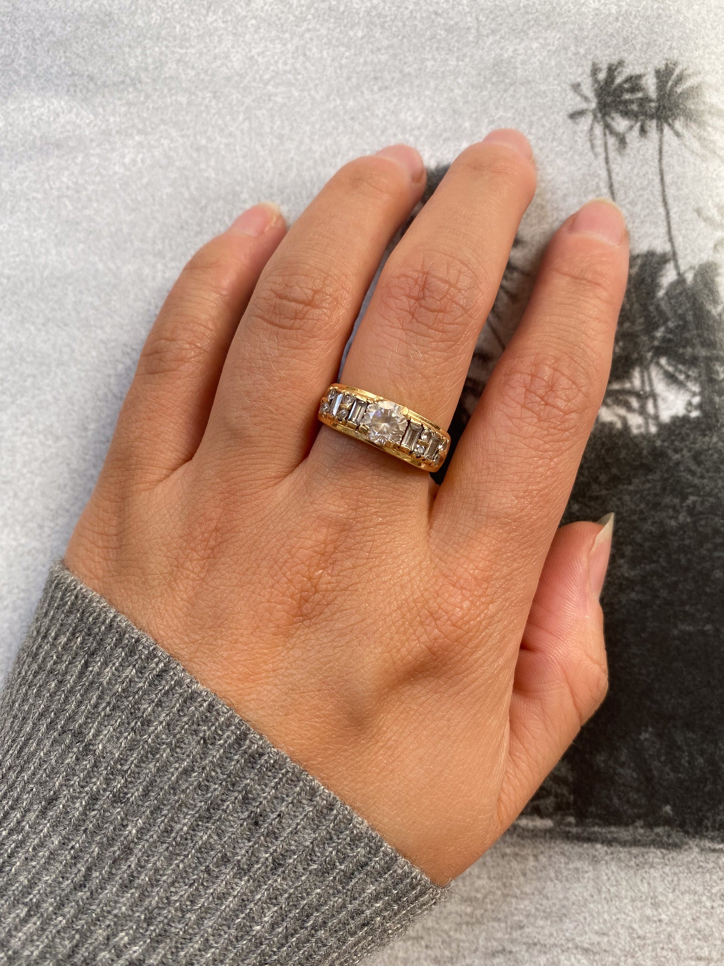 14 carat gold ring with baguette and round cut strass