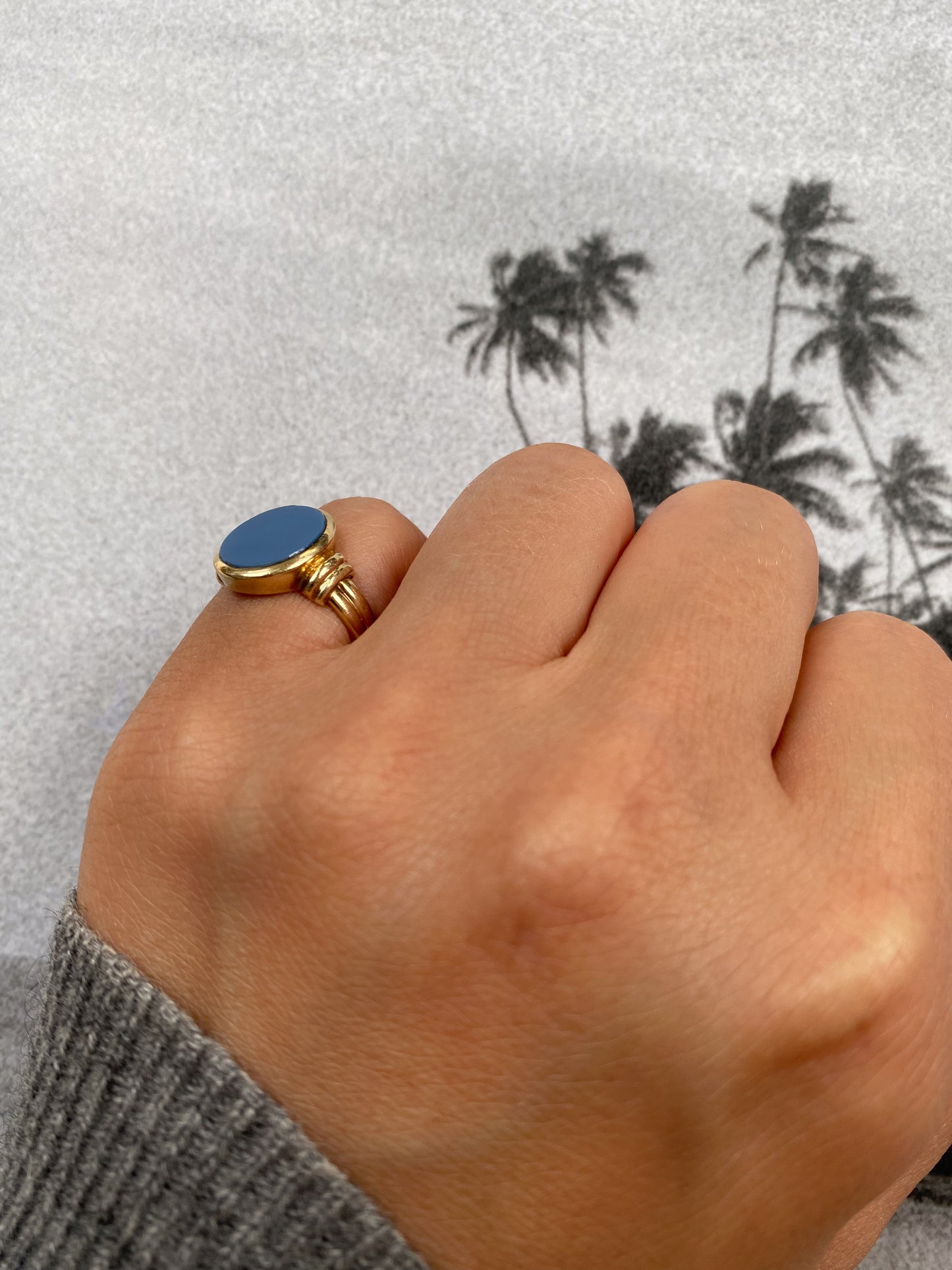 14 carat gold blue signet ring