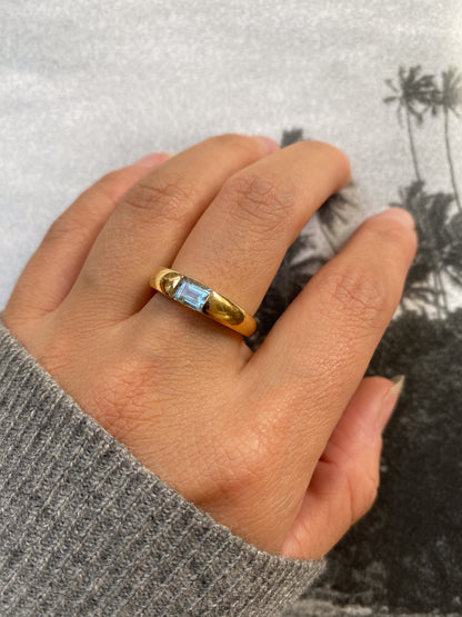 8 carat bold ring with single aquamarine