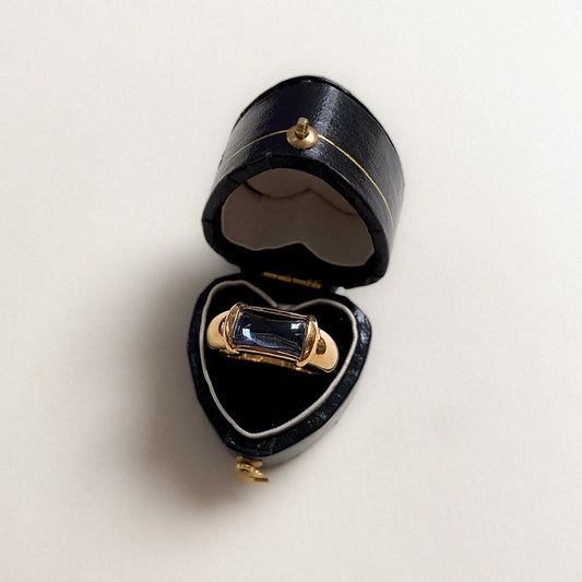 18 carat gold bold ring with statement spinel