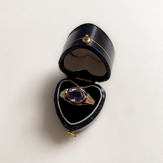 8 carat gold ring with oval amethyst