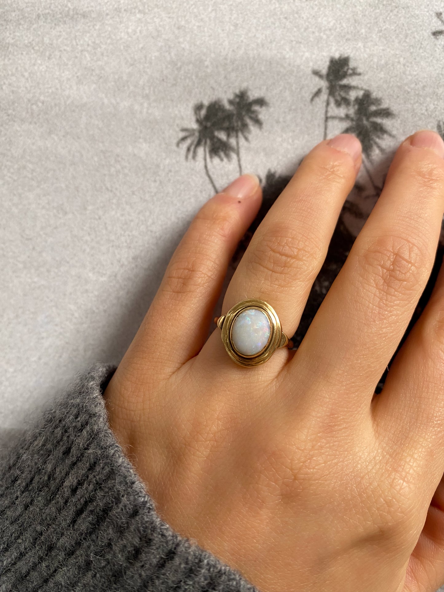 14 carat gold single opal ring