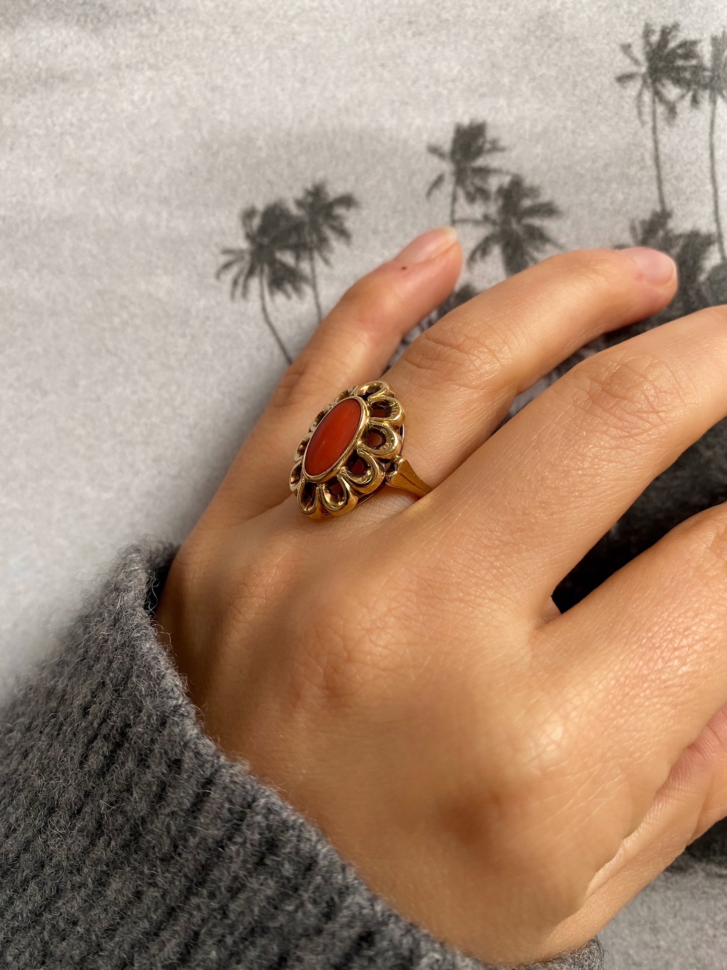 14 carat gold big decorative coral ring