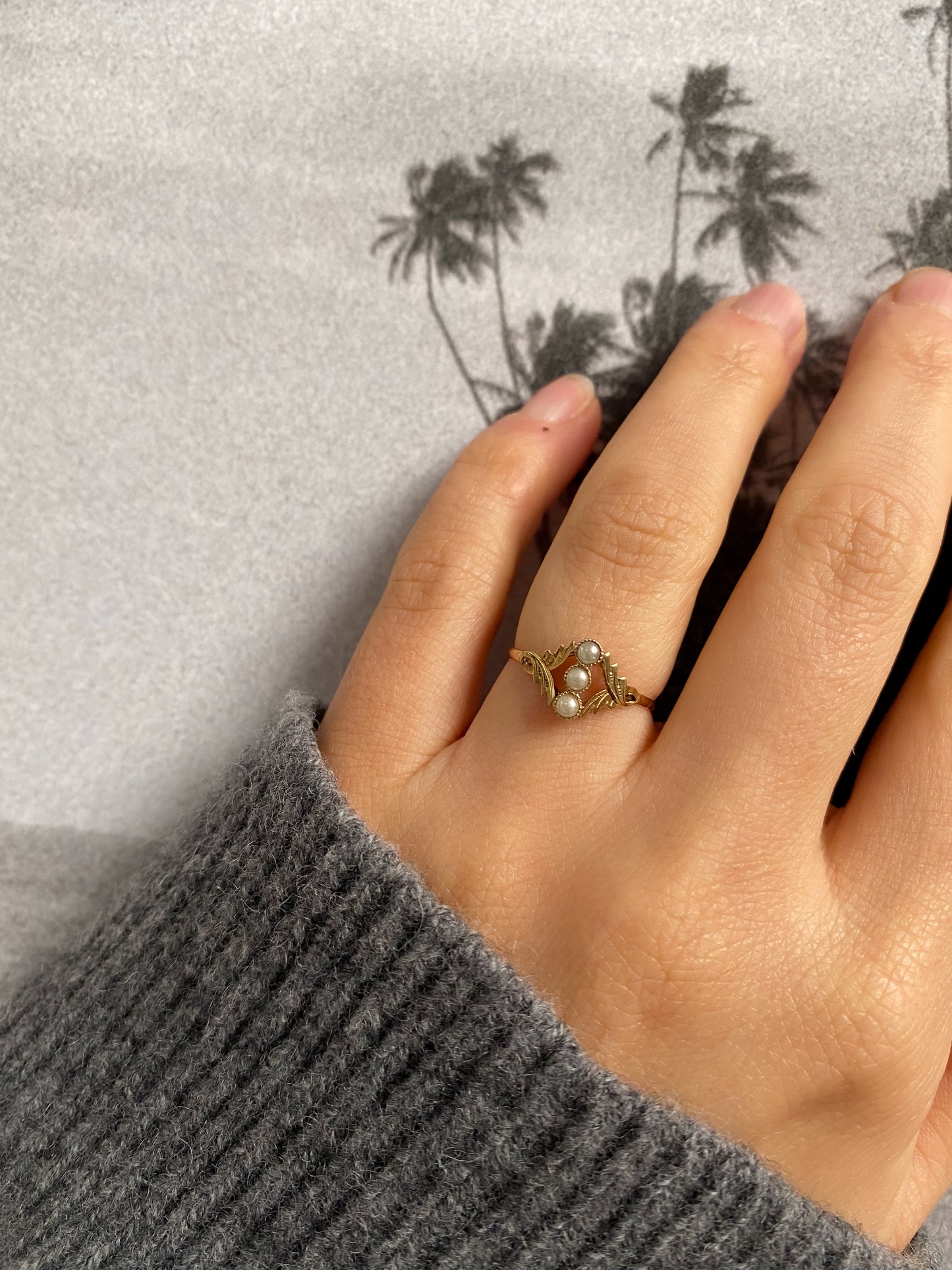 18 carat gold trilogy pearl ring