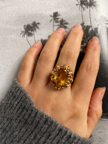 18 carat gold decorative solitaire citrine ring