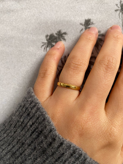 18 carat gold band ring with disco sides