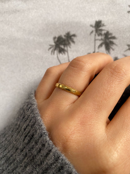 18 carat gold band ring with disco sides