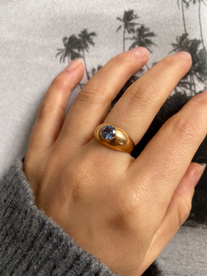 18 carat gold dome ring with apatite