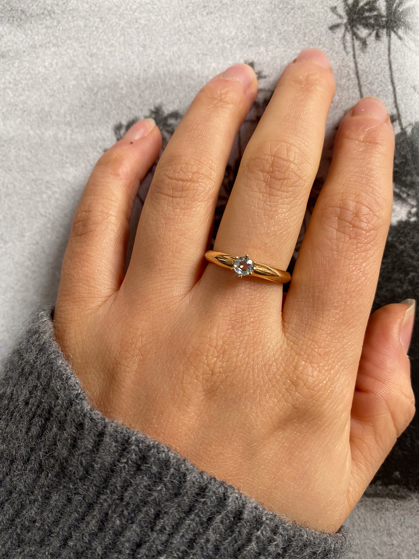 14 carat gold ring with solitaire light blue spinel