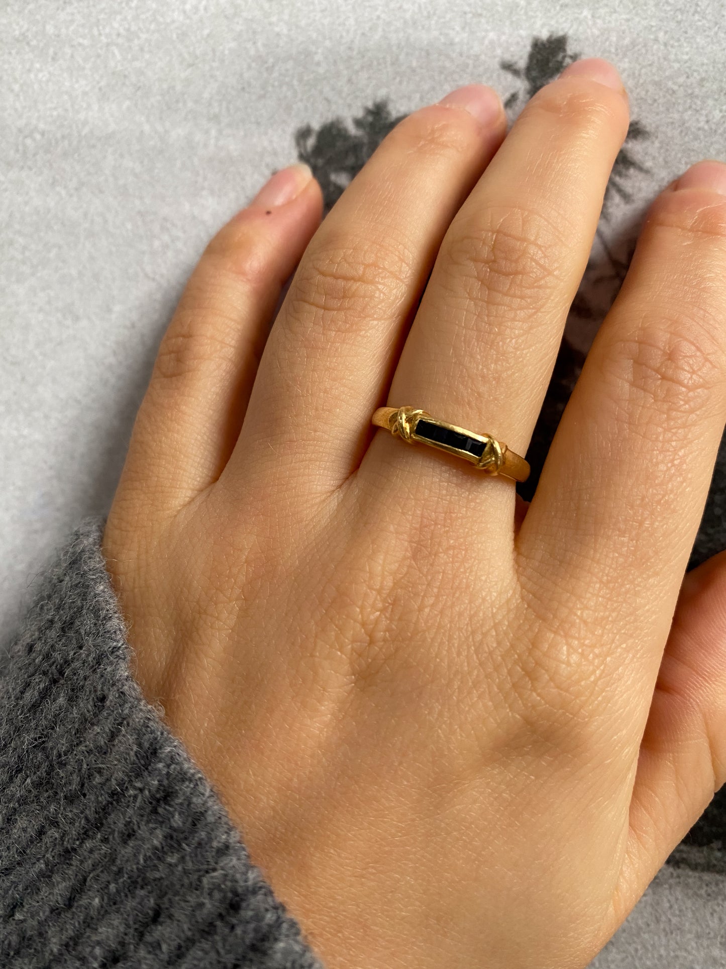 18 carat gold sapphire row with rope edges