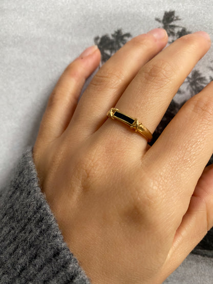 18 carat gold sapphire row with rope edges