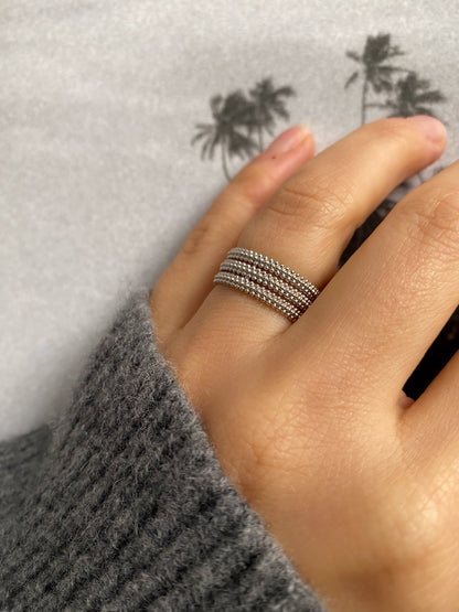 18 carat white gold decorative triple band ring