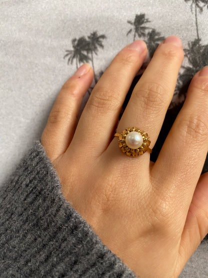 18 carat gold decorative art deco pearl ring