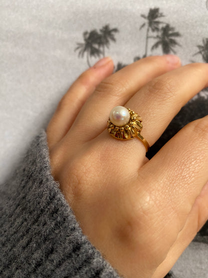 18 carat gold decorative art deco pearl ring