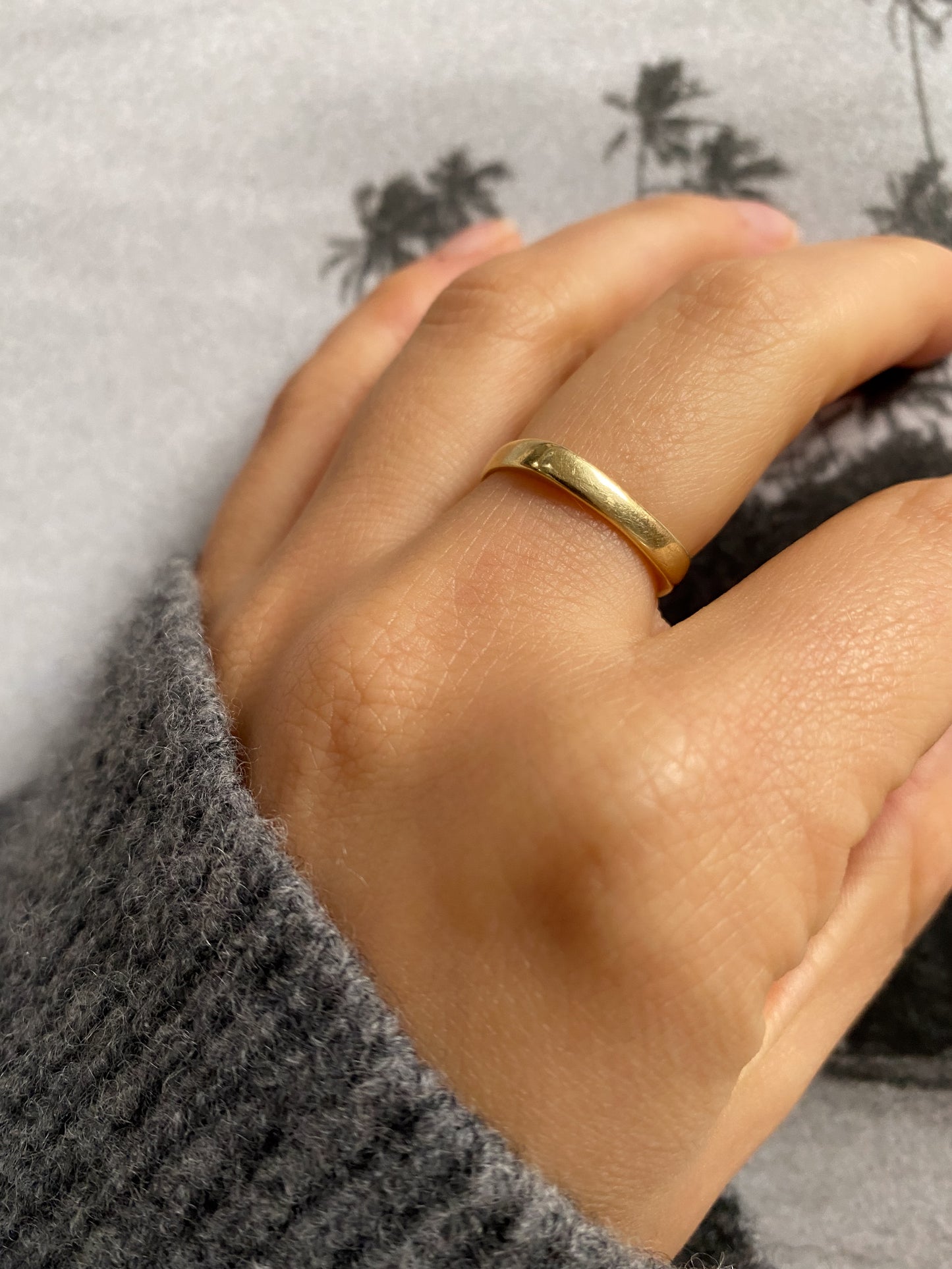 14 carat gold modern square band ring