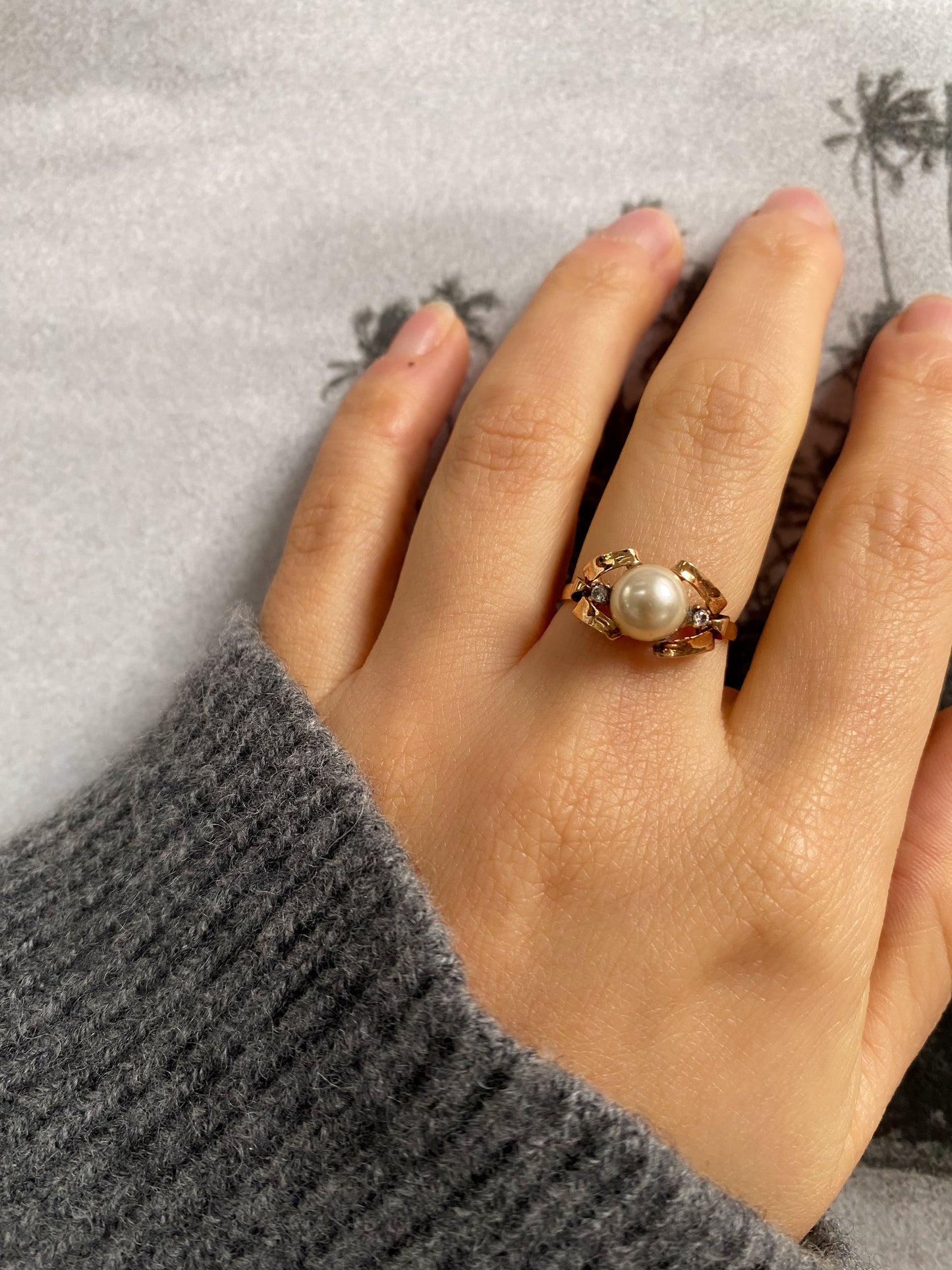 18 carat gold pearl and diamond ring