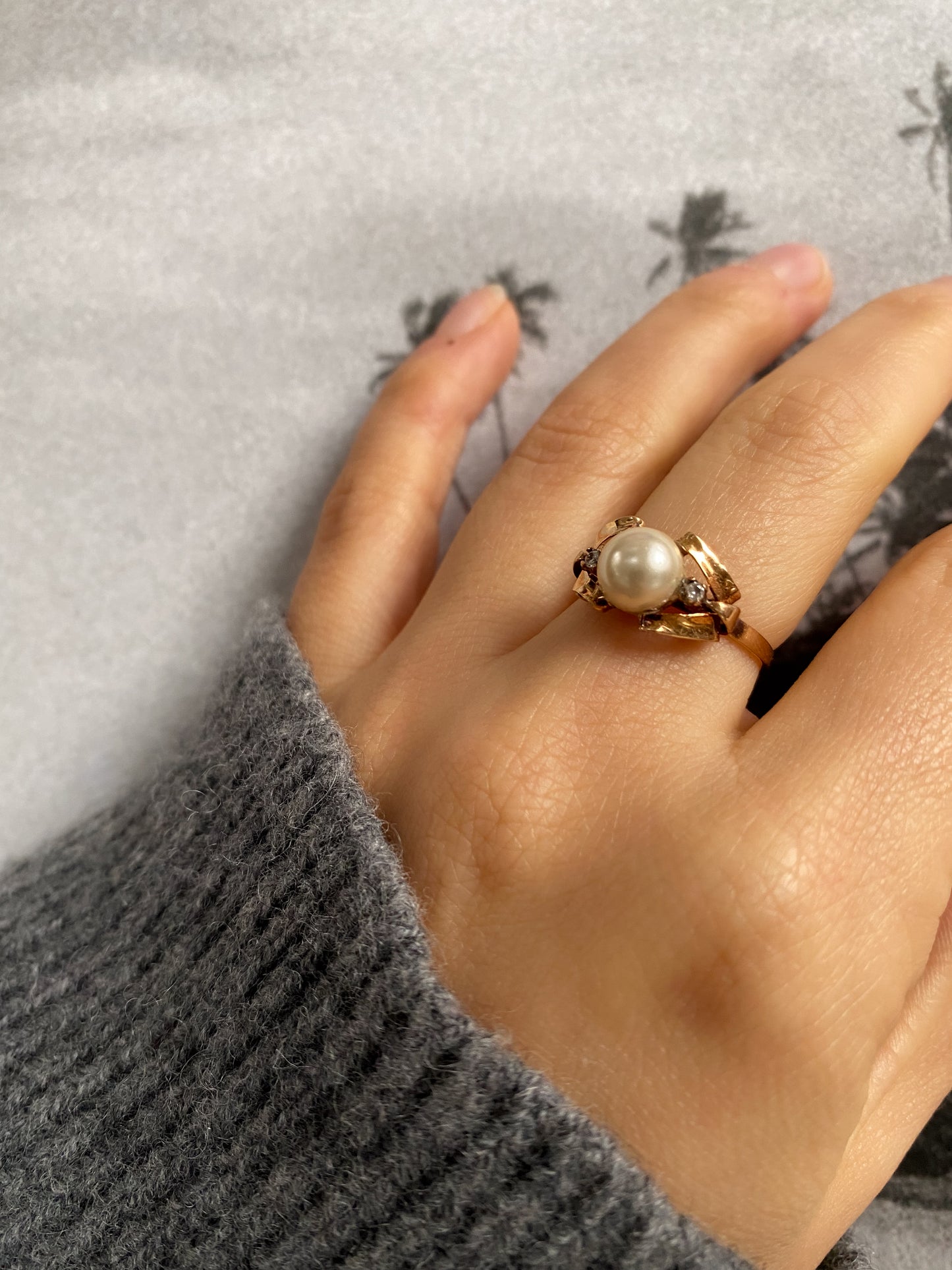 18 carat gold pearl and diamond ring