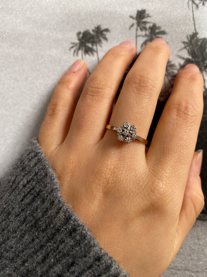 14 carat yellow and white gold diamond daisy ring