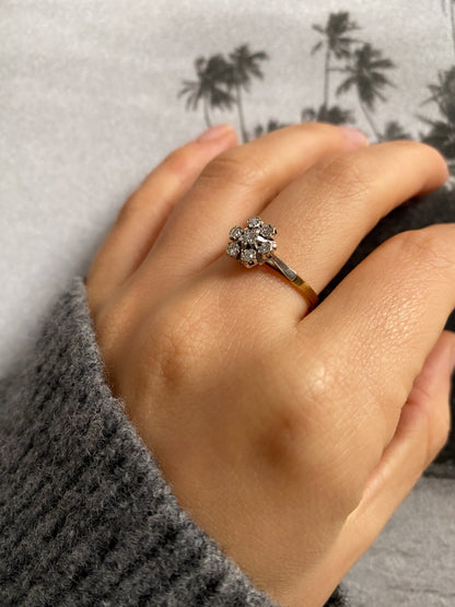 14 carat yellow and white gold diamond daisy ring