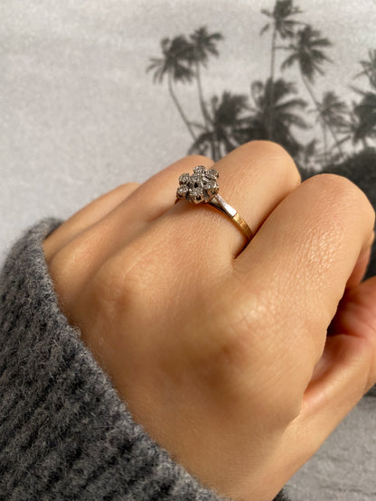 14 carat yellow and white gold diamond daisy ring